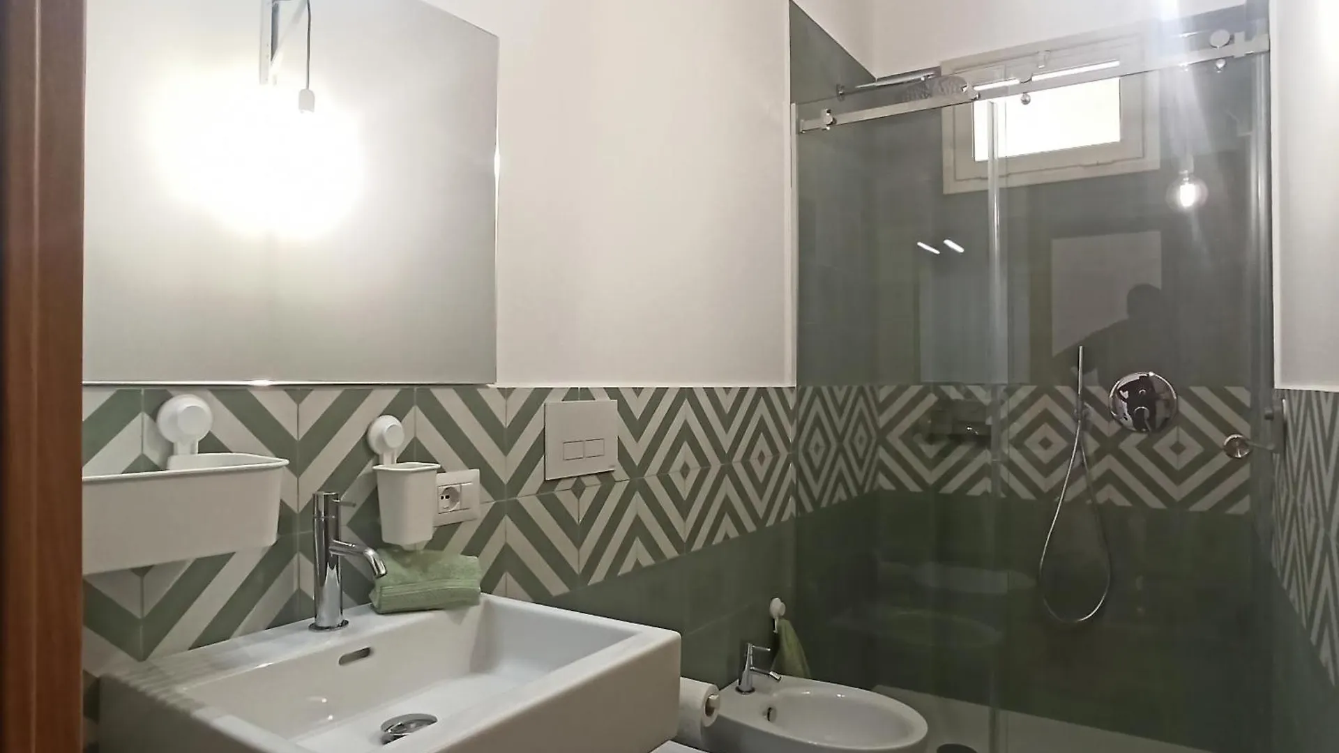 بيت ضيافة Mediterraneo Rooms كاستيلاّماري ديل غو