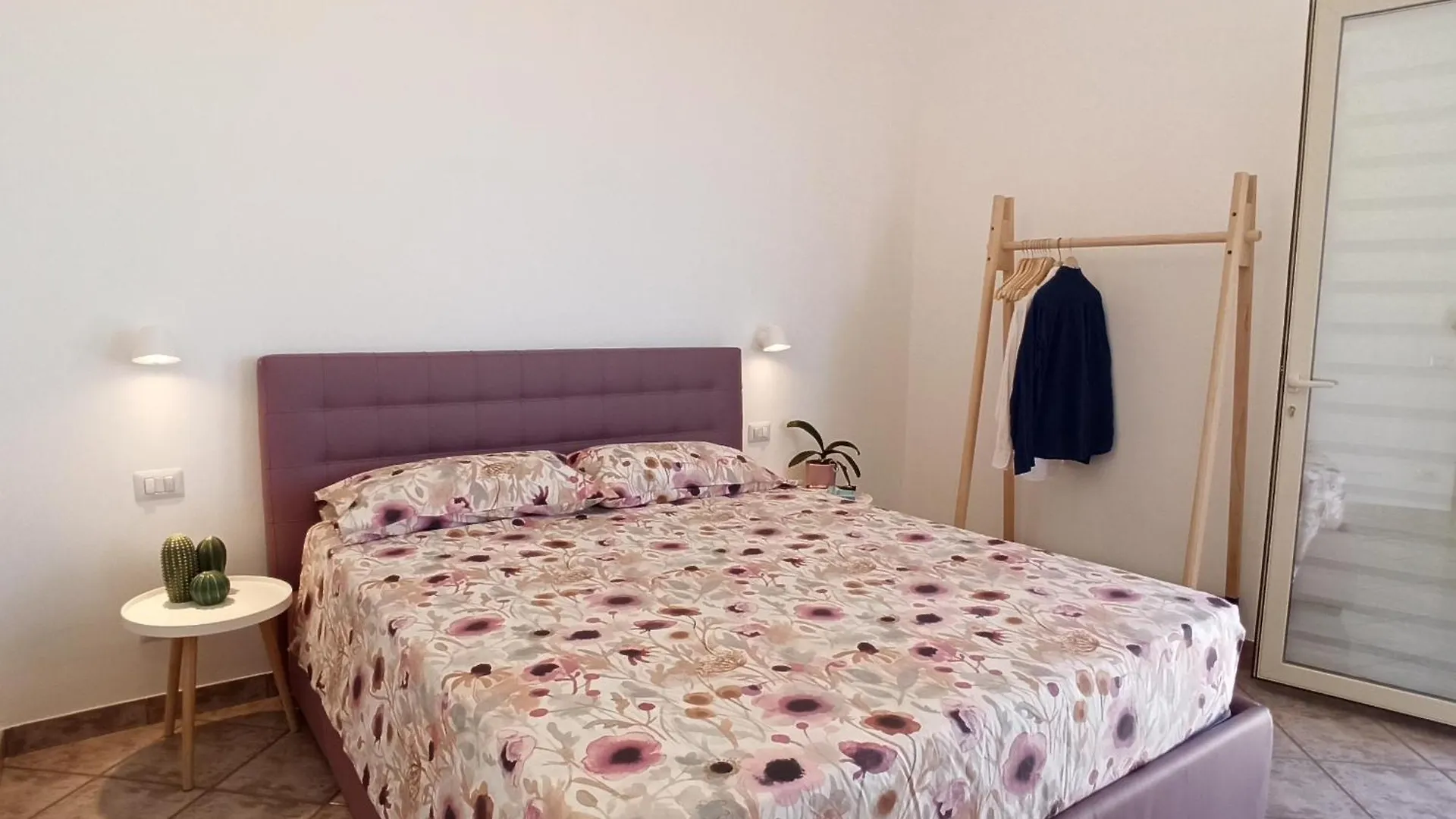 بيت ضيافة Mediterraneo Rooms كاستيلاّماري ديل غو
